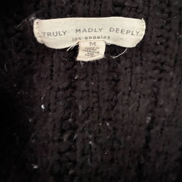 UO TRULY MADLY DEEPLY BLACK KNIT CHUNKY CARDIGAN SIZE MEDIUM - Picture 2 of 3